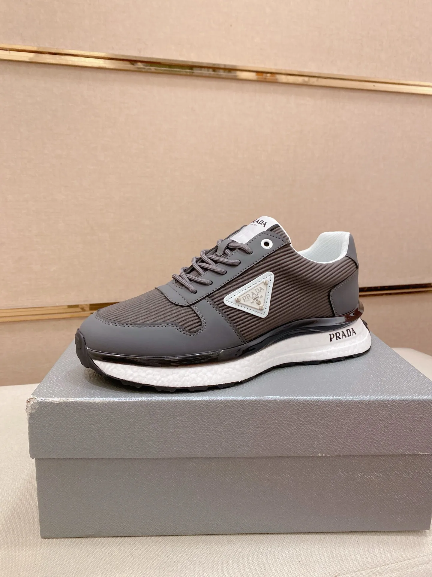 Men's shoes 💰: 462💰 [Prada～Prada] Trendy new styles are on the market. Same style as the official website. Counter quality. Original version. [Strong] [Strong] Imported selected first-layer cowhide. Comfortable and breathable sheepskin lining, fine workmanship, upper layer made of 100% pure cowhide, original last shape, comfortable on the feet, shoe sizes 38 to 44